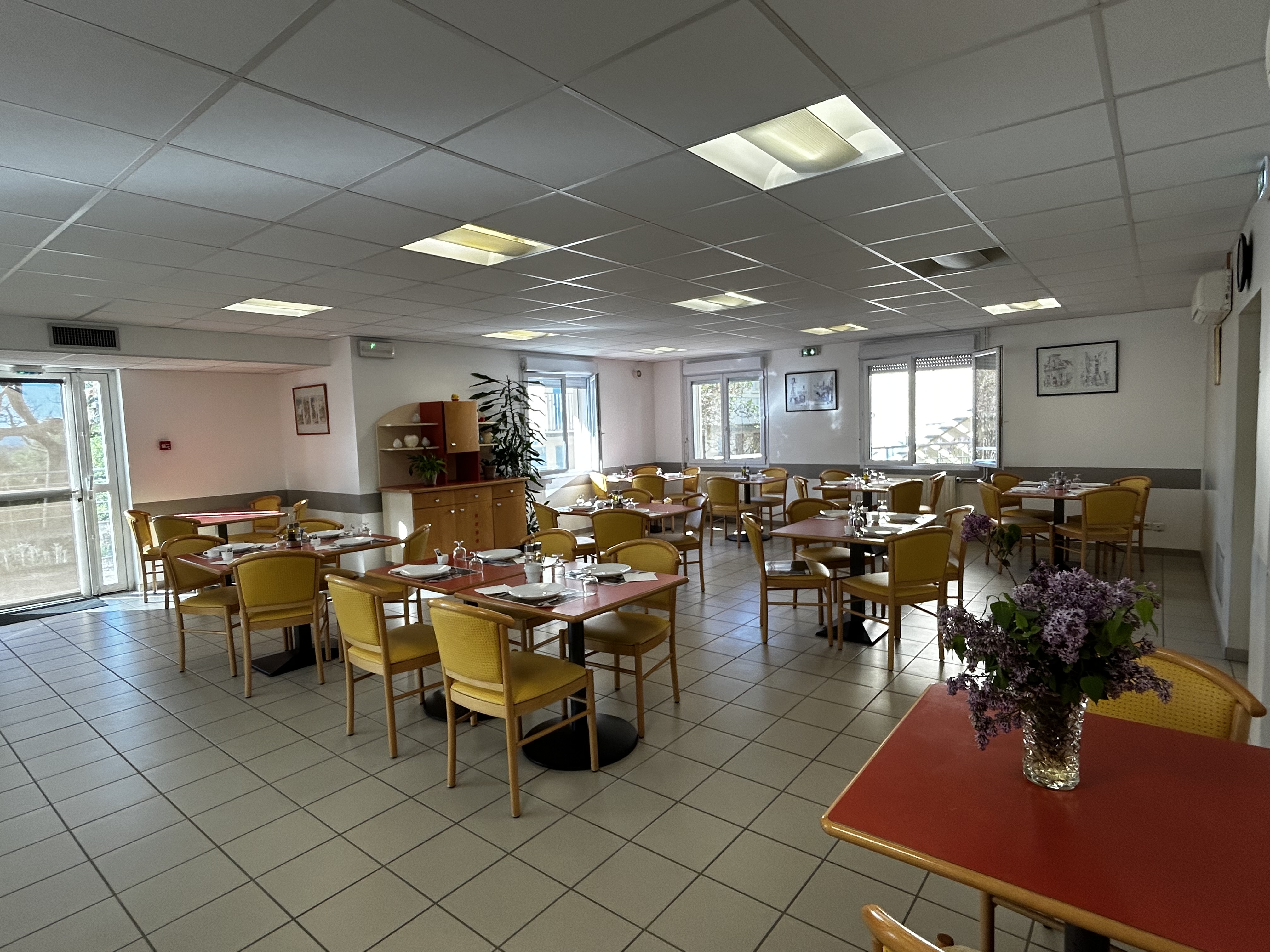 La salle à manger de la Résidence Saint-Michel